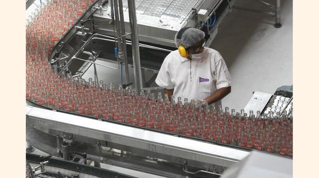 También se embotella Coca-Cola, empresa socia de  Corporación Lindley en el Perú. (Foto: Manuel Melgar)