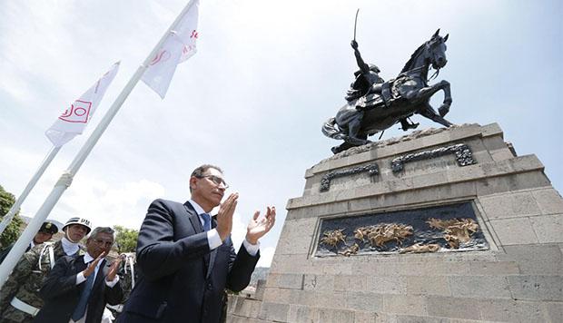 El presidente de la República, Martín Vizcarra, encabezó el lanzamiento oficial de la Agenda Bicentenario en la plaza de Armas de Ayacucho. (Foto: Agencia Andina)
