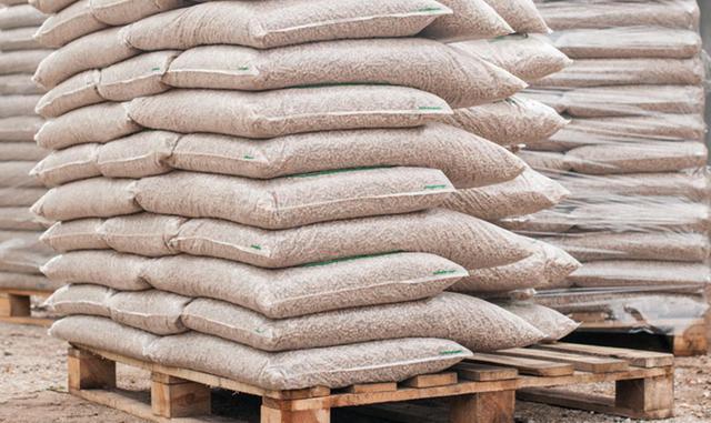 En el 2016, la superficie cosechada de arroz cáscara ascendió a 419,563 hectáreas, cantidad superior en 5% respecto al 2015 (399,501 hectáreas), la cual permitió alcanzar una producción nacional de 3.17 millones de toneladas.