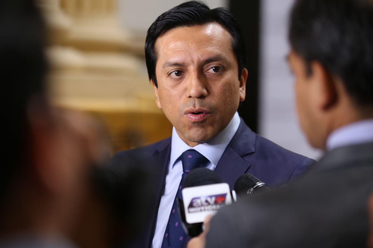 El congresista Gilbert Violeta, de Concertación Parlamentaria, dijo que no es ilícito que personal administrativo de la campaña hiciera depósitos de dinero a pedido de su hermana. (Foto: Congreso de la República)