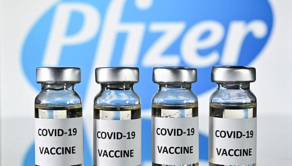 Pfizer y su socia alemana BioNTech reportaron que sus ensayos a gran escala arrojaron una efectividad del 95% para impedir contagios de COVID-19. (Foto: AFP).