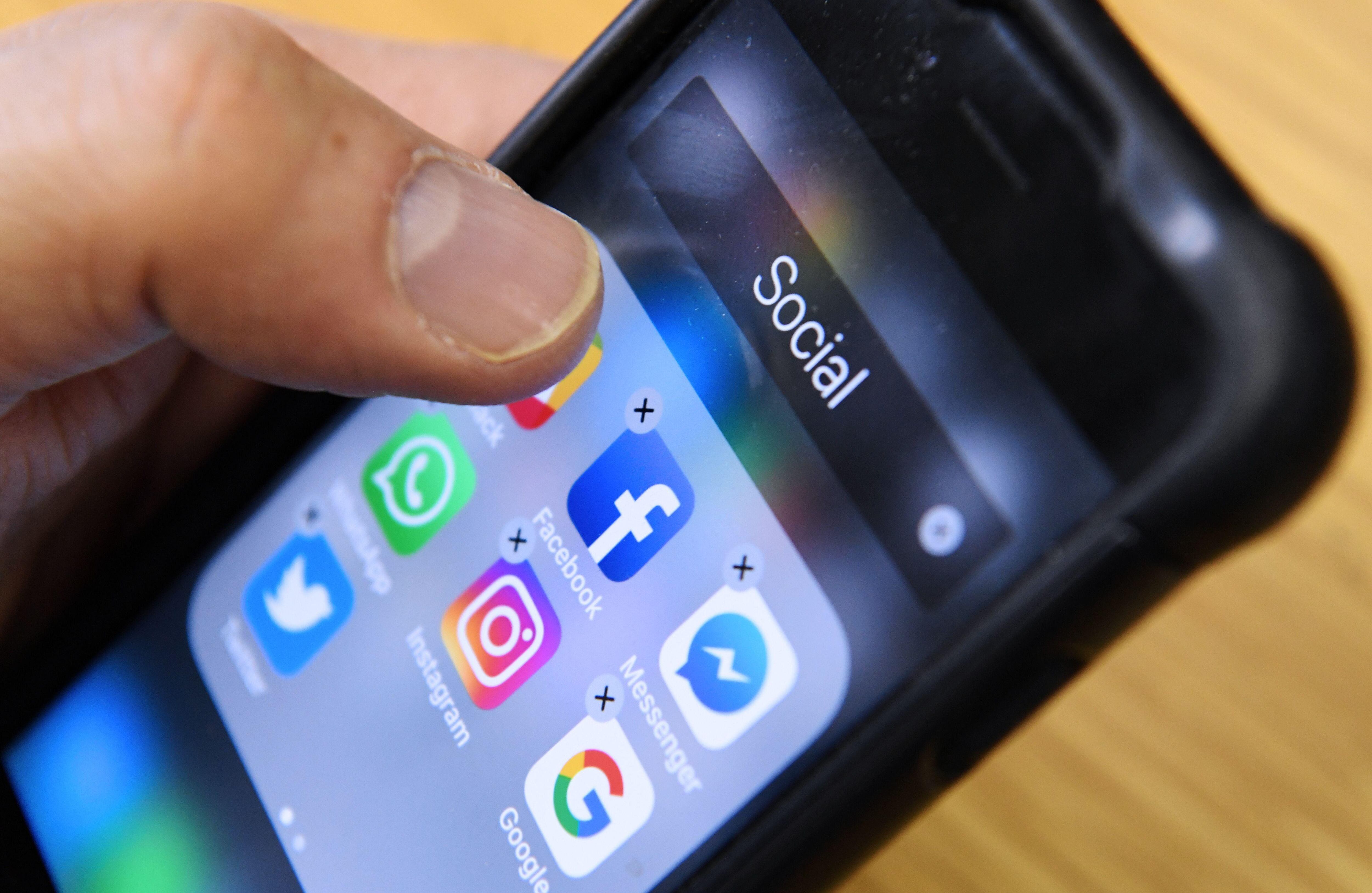 Rusia amenaza a Facebook y Twitter con sanciones multimillonarias. (AFP / Kirill KUDRYAVTSEV).