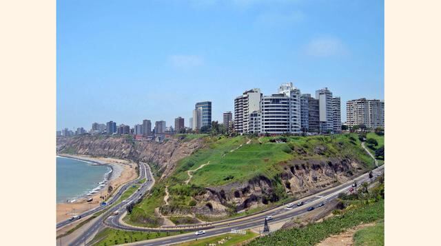 Una renta mensual, de un inmueble de 100 metros cuadrados, en Miraflores, no baja de US$ 1,100. Según los estudios del BCR, el alquiler anual en dicho distrito se valorizaría en US$ 13,200. (Wikipedia)