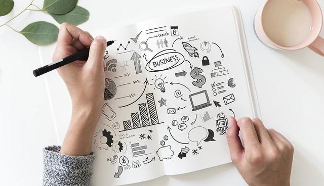 FOTO 5 | Pedir opiniones. Otro problema organizacional frecuente es considerar que el pedir opiniones sobre temas cruciales está mal visto, porque algunos pueden pensar que pierden poder o que mostrarán su desconocimiento. Nada más alejado: esta actitud de apertura para entender y aprender refuerza el espíritu del líder, y se transmite capilarmente a toda la empresa. (Foto: Pixabay)