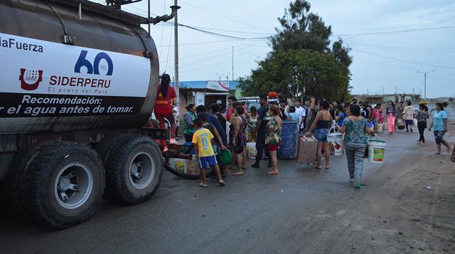 En Chimbote, Siderperú dona 100,000 litros diarios de agua. Además, proporciona soporte médico para los ciudadanos afectados, y drenaje del agua que obstruye las vías hacia los humedales de la compañía.