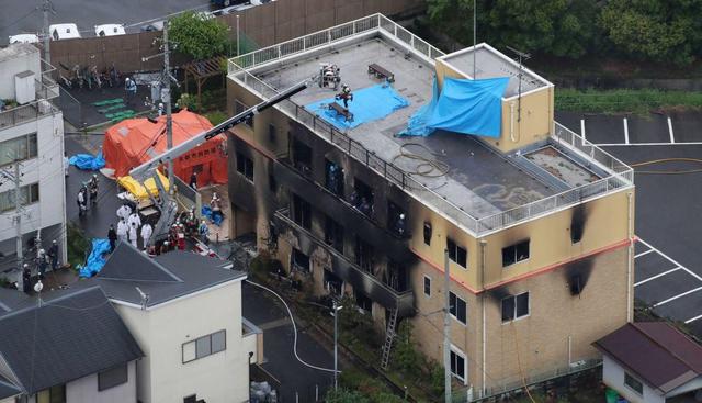 El balance del incendio, probablemente de origen criminal, que devastó un estudio de animación en Kioto (Japón) se elevó a 33 muertos, según indicaron este jueves por la noche los bomberos.&nbsp;(Foto: EFE)