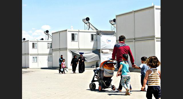 El 98% de esos refugiados son sirios que huyeron de la guerra que enfrenta al régimen de Bashar Al Assad con supuestos rebeldes. También escaparon de las matanzas perpetradas por el Estado Islámico.