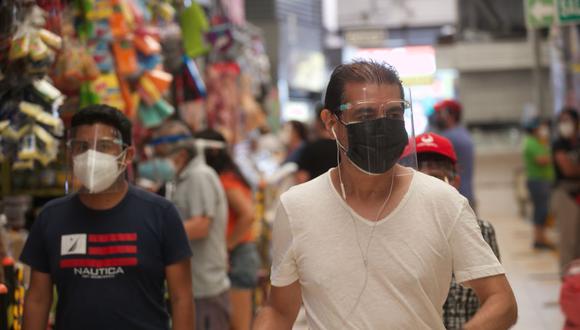 El uso de protector facial se ha vuelto de uso obligatorio en una serie de espacio públicos, según un decreto supremos recién publicado. (Foto: Eduardo Cavero/ GEC)
