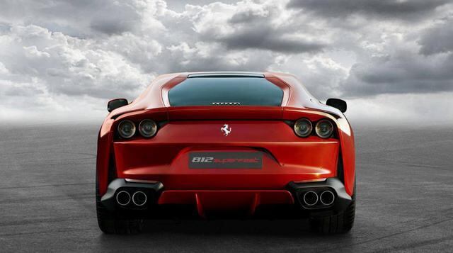 El Ferrari 812 Superfast pesa 1.525 kg, con la distribución de peso: 46% en el frente y 54% en la parte trasera.  También, este nuevo Ferrari vendrá con dirección asistida eléctrica (EPS en inglés), Side Slip Control-Control de Patinaje Lateral (SSC), el 