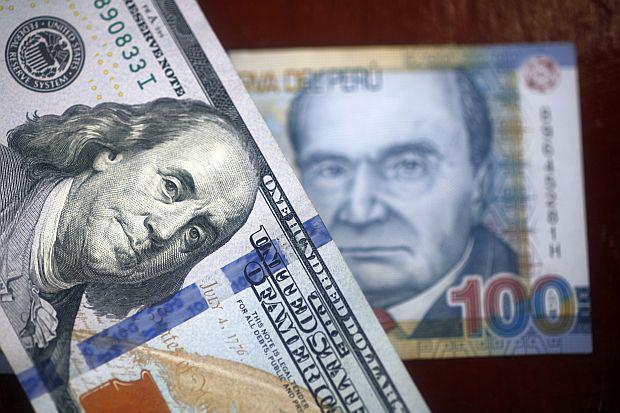 Unas 1000 empresas al mes requieren de aplicaciones en cambio de divisas. Los exportadores requieren cambiar dólares a soles para pagar a su personal, señala Rextie  (Foto: GEC).