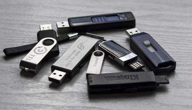 FOTO 4 | USB
Las memorias portátiles han envejecido muy bien y en el 2019 todavía siguen teniendo un gran uso. La primera fue desarrollada en 1999 y a partir de ahí empezaron a popularizarse.

Foto: Pixabay