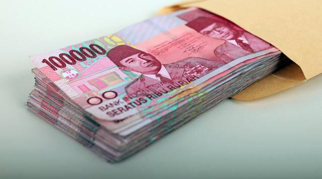 Rupia. El sánscrito, la lengua clásica de la India que actualmente se usa como lengua litúrgica en el hinduismo o el budismo, es de donde procede el nombre de rupia. El significado de rupia no era otro más que el de plata, de ahí que se utilizase para den