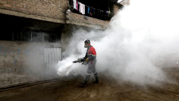 Desde el lunes 5 de junio se inició la campaña de fumigación en Piura que contará con la participación de 300 fumigadores. Las personas que se opongan serán multadas. Foto : Jorge Cerdan / @photo.gec