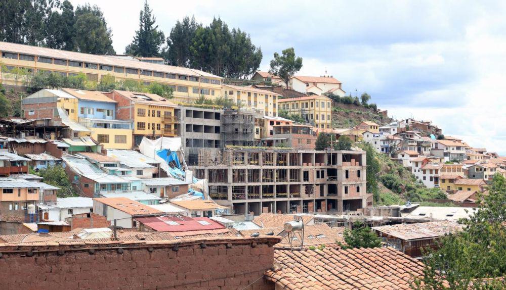 La construcción del Hotel Sheraton dañó al menos cinco filas de andenes incaicos.&nbsp; (Foto: GEC)