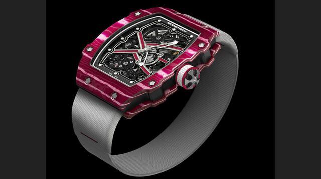 Para estos dos relojes, Richard Mille también utilizó nuevos colores para las resinas. Mutaz Essa Barshim es de Qatar, así que su reloj cuenta con un color carmesí. El reloj de Wayde van Niekerk muestra los colores de su Sudáfrica natal. (Foto: Megaricos)