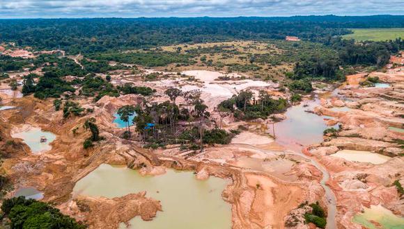 La SNI propone una política que incorpore a los pequeños mineros a la formalidad, los aliente con créditos, asistencia técnica, equipos adecuados y facilite la comercialización de sus productos mineros para que no caigan en manos del crimen organizado. Foto: Prevenir Amazonía