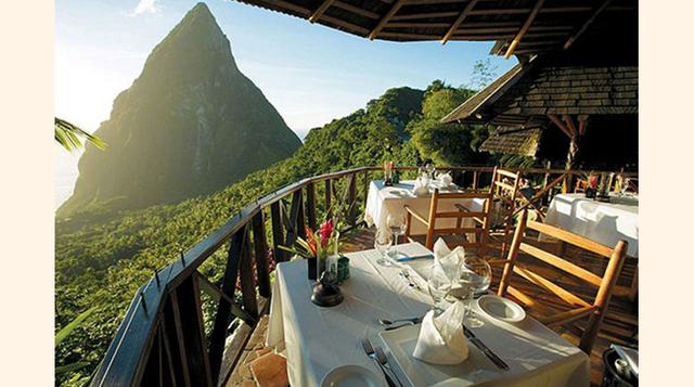 Los huéspedes y visitantes acuden a Dasheene para disfrutar de las espectaculares vistas y una cocina galardonada. Mejor conocido por los elementos del menú ecléctico e innovador, (Santa Lúcia). (Foto: blog.goplaceit): blog.gop