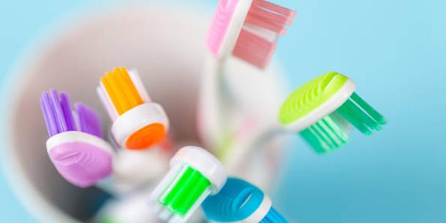 FOTO 2 | No compartas tu cepillo de dientes ni tu toalla de baño (Foto: iStock)