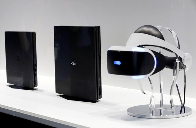 Más de 330 desarrolladores están trabajando para crear contenidos de PlayStation VR, lo que augura todavía más títulos, y la compañía ya trabaja para llevar en el futuro esta tecnología a otros campos como el de los negocios, el educativo, el de la salud 