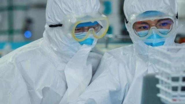 Asismismo, las empresas se han comprometido a cubrir la asistencia médica vía telefónica, en el caso de los pacientes no tengan que salir de casa. (AFP).