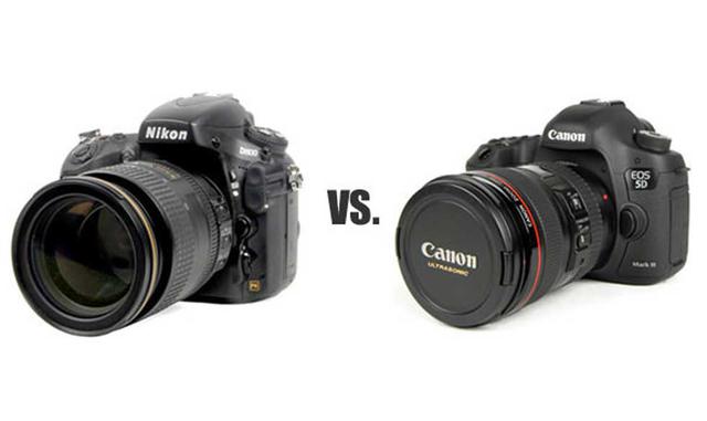 La fotografía también ha visto como dos marcas se peleaban por hacerse con el mercado, dos marcas de origen japonés y que comenzaron a tener sus primeros tira y afloja en la década de los 30'. Fue en 1934, concretamente, cuando Canon lanzó su primera