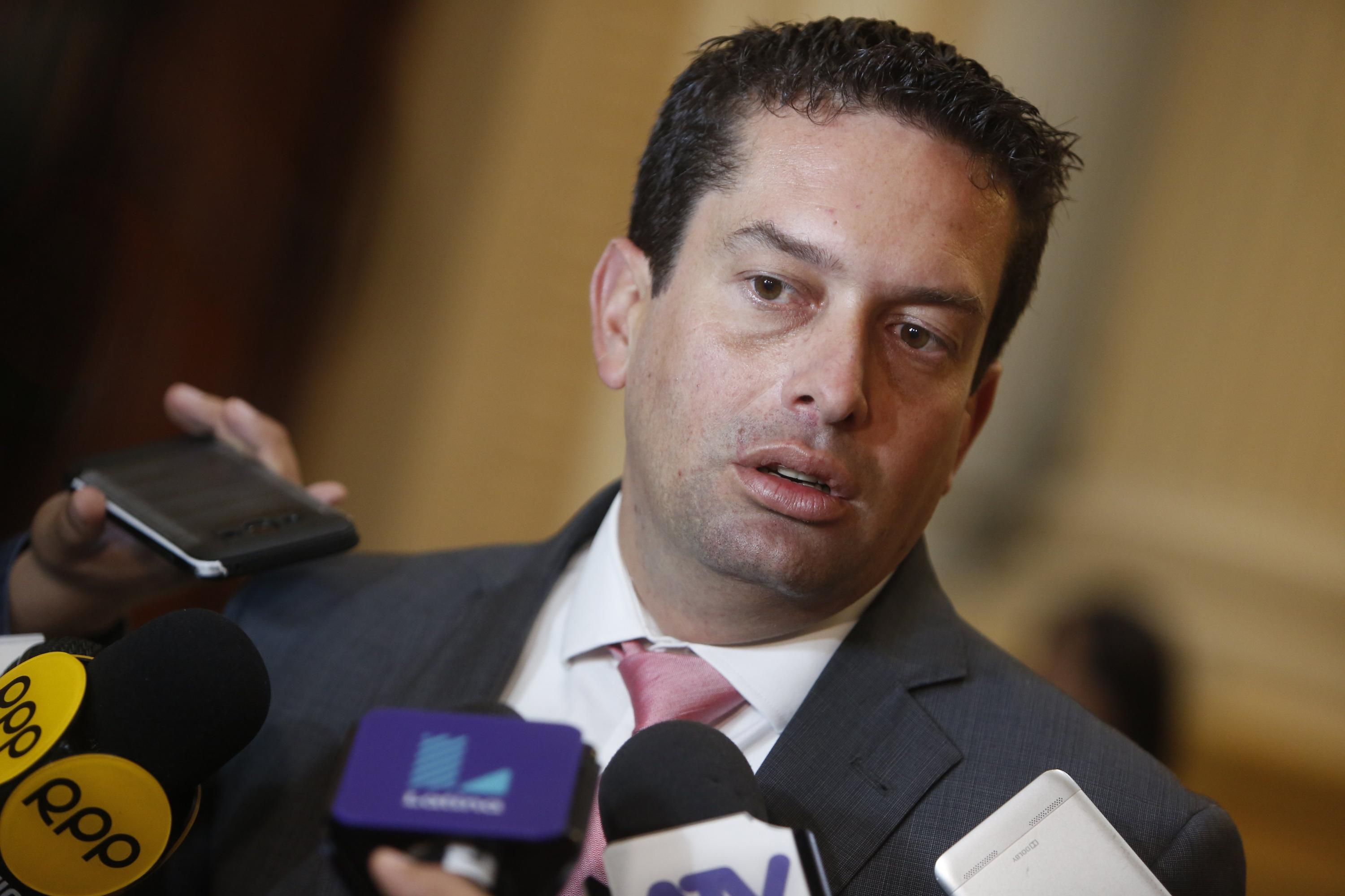Miguel Torres ha sido cuestionado por supuestamente mantener vínculos con estudio de abogados cuyos clientes serían las salas de juegos. (Foto: GEC)