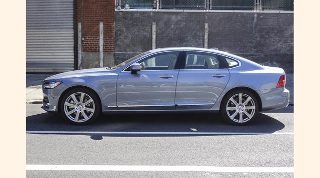 El más subestimado: Volvo S90. Es un buen auto. Volvo ha trabajado duro en este sedán de US$ 46,950, dándole características que lo hacen fresco y fascinante. El modelo S90 T5 que manejé tiene un motor de 2.0 litros y 250 caballos de fuerza que obtiene 14