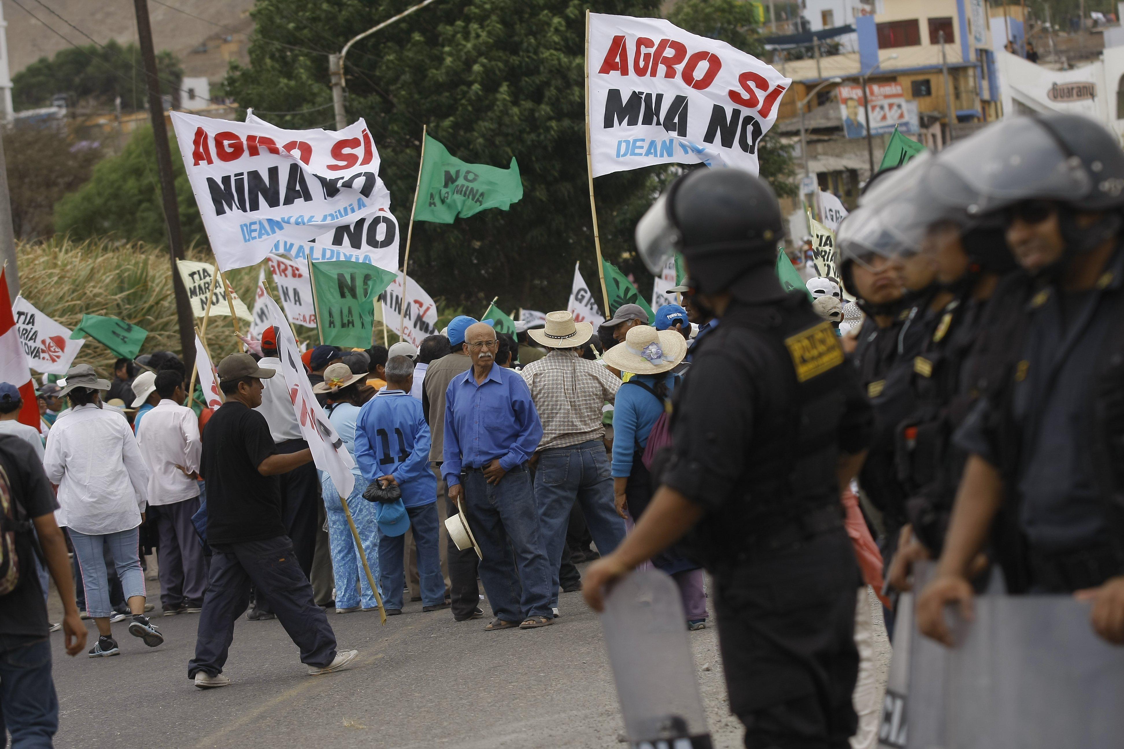 PARO ANTIMINERO CONTRA EL PROYECTO TIA MARIA EN COCACHACRA 