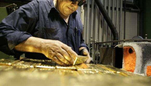 Los futuros de oro de Estados Unidos bajaban un 0.6% a US$ 1,852.80. (Foto: AFP)