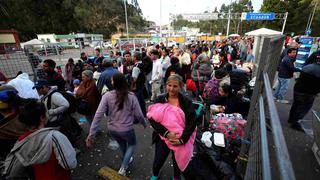 Últimos migrantes venezolanos acceden a Ecuador antes de requisito de visa