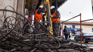 Retiro de cableado aéreo en desuso impactará en tarifa eléctrica, advierte Osinergmin