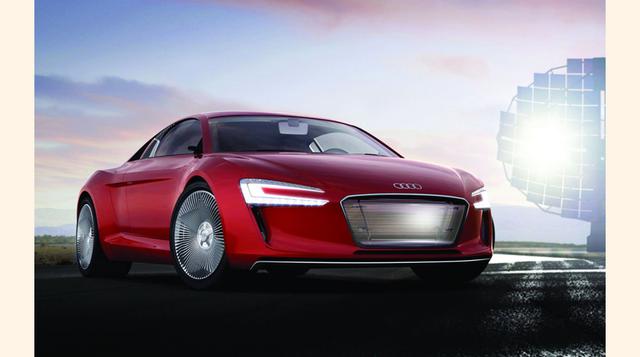 Audi R8 E-Tron, Esta nueva versión del R8 fue presentada en febrero pasado en el Salón del Automóvil de Ginebra. Tiene un motor 5.2 FSI con hasta 610 CV de potencia y aceleración de 0 a 100 km/h en 3.2 segundos.