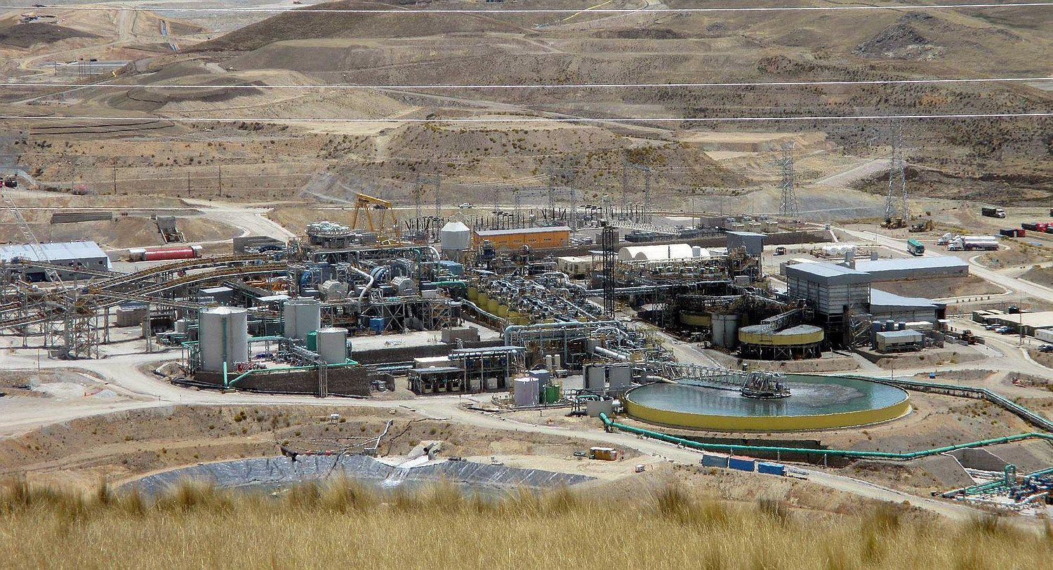 Hudbay ha estado manejando activamente la situación en tanto la mina Constancia continuaba operando esta semana, así como las actividades de transporte de concentrados, incluyendo un buque que completó la carga ayer en el puerto de Matarani.