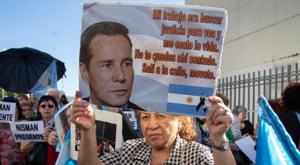 Cientos de personas participaron en una manifestación para pedir justicia en el caso del fiscal Alberto Nisman. (Foto: EFE)