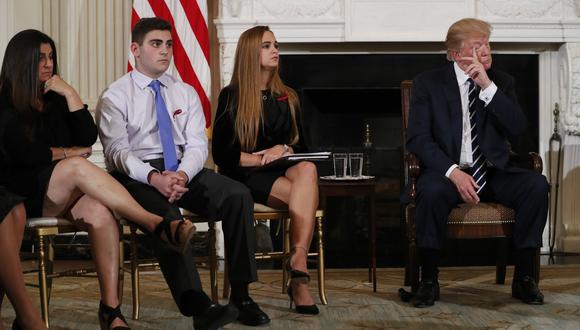 Donald Trump se reunió en la Casa Blanca con los deudos de la matanza en Florida. (Foto: Reuters)