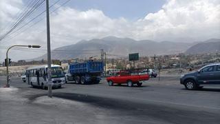 Policías y militares liberan puente Añashuayco en Arequipa 