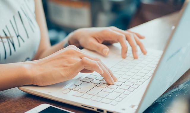 Foto 2 | Confirmar datos de la empresa. Si se va a solicitar un préstamo, verificar que la empresa esté debidamente registrada: teléfono, dirección y RUC de la organización. Es importante confirmar que la empresa y los representantes legales no estén reportados negativamente en las Centrales de Riesgo. (Foto: iStock)