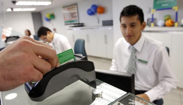 Foto 1 | Antes de contratar una tarjeta de crédito, infórmese sobre gastos aplicables, la tasa de interés efectiva anual (TEA), o si existen comisiones por disposición de efectivo, pago de membresía, entre otros. (Foto: GEC)