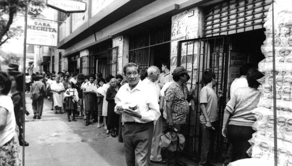 Colas durante el primer gobierno de Alan García. (Foto: Archivo El Comercio)