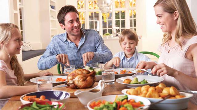 Tiempo de calidad. Compartir tiempo en la mesa es importante para el crecimiento saludable de una familia. Y es vital aislarse de distractores que puedan quitarle protagonismo a la merienda común. Es decir, cero televisión y celulares. Sus hijos se lo agr