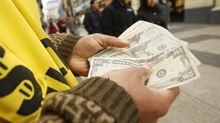 El dólar cerró estable tras intervención del BCR