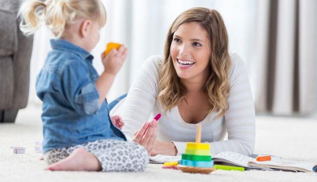 FOTO 12 | 12. Niñera. Si ya tienes algo de experiencia cuidando niños (o tienes hermanitos en casa), ésta puede ser una buena forma de ganar dinero. Las niñeras suelen trabajar por las noches o los fines de semana, o también puedes buscar un trabajo de medio tiempo en una guardería.

Los sueldos de las niñeras varían dependiendo de la ciudad en la que vivan, pero en Estados Unidos el promedio es de $13 dólares la hora. (Foto: Getty)