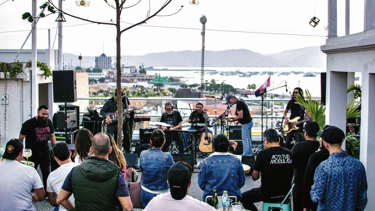 Eventos. La terraza de ‘Fugaz’, el antiguo edificio Ronald, recibe  entre 300 y 1,000 personas cuando se realizan conciertos. (Foto: Difusión)