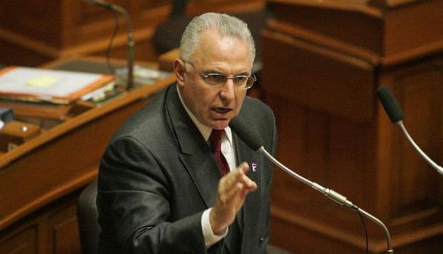 Foto 2 | Luis Solari de la Fuente (09/08/2002). AF: 57 (68.6%), EC: 1, AB: 20, CA: 83 (Foto: USI).