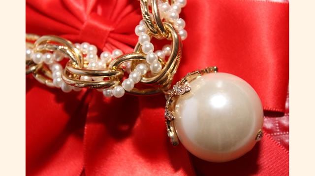 Las perlas, producidas en su inmensa mayoría por ostras, son consideradas piezas exclusivas, sobre todo las de esfera perfecta, grandes y brillo natural, que se han convertido en el símbolo de la elegancia, la clase y la distinción. (Foto: Thinkstock)