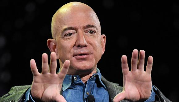 Jeff Bezos siempre practica un rutina al comenzar su día. Aquí en una sesión magistral en la conferencia Amazon Re:MARS sobre robótica e inteligencia artificial en el Hotel Aria en Las Vegas, Nevada, el 6 de junio de 2019 (Foto: Mark Ralston / AFP)