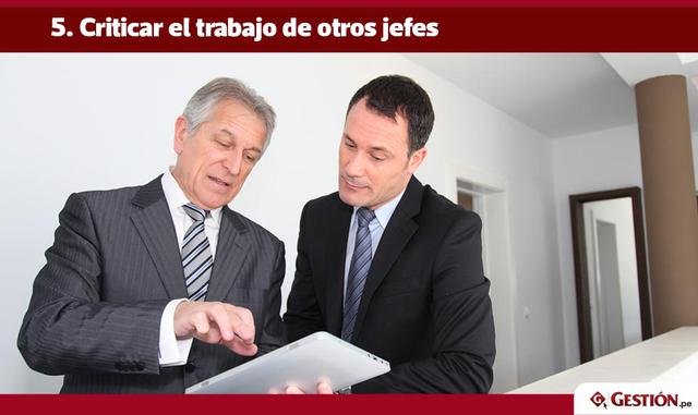 ¿Los otros jefes no hacen bien su trabajo? A menos que su desempeño afecte directamente su trabajo, no le corresponde gritarlo a los cuatro vientos. Esta actitud denota prepotencia y falta de madurez. Recuerde que las principales cualidades de todo líder 