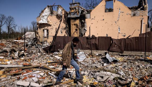 Casi todas las casas fueron saqueadas, las ventanas están rotas y las paredes salpicadas de metralla. (Foto: Fadel Senna / AFP).