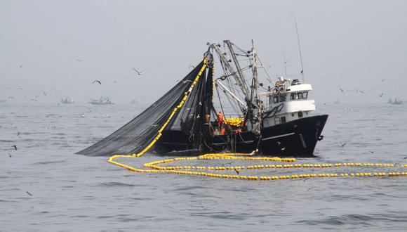 Alrededor de 697 embarcaciones autorizadas han desembarcado 411,060 toneladas métricas del recurso anchoveta para consumo humano indirecto. (Foto: Produce)