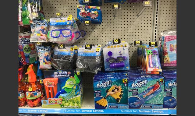 FOTO 4 | Dollar stores